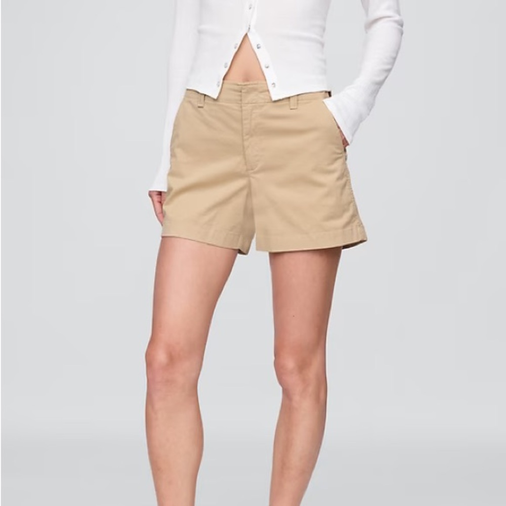 GAP Women's Beige 7” Khaki Shorts